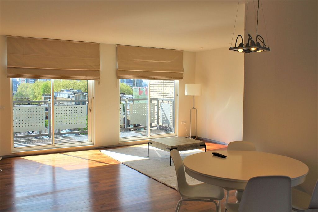 Property photo 3 of 44