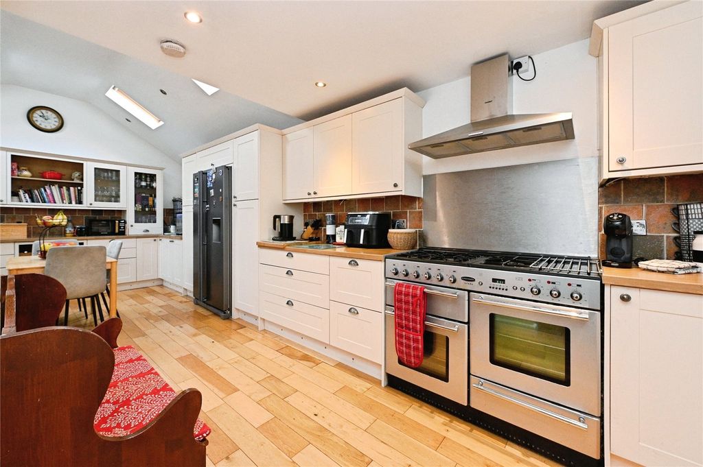 Property photo 3 of 29 Picture No. 15