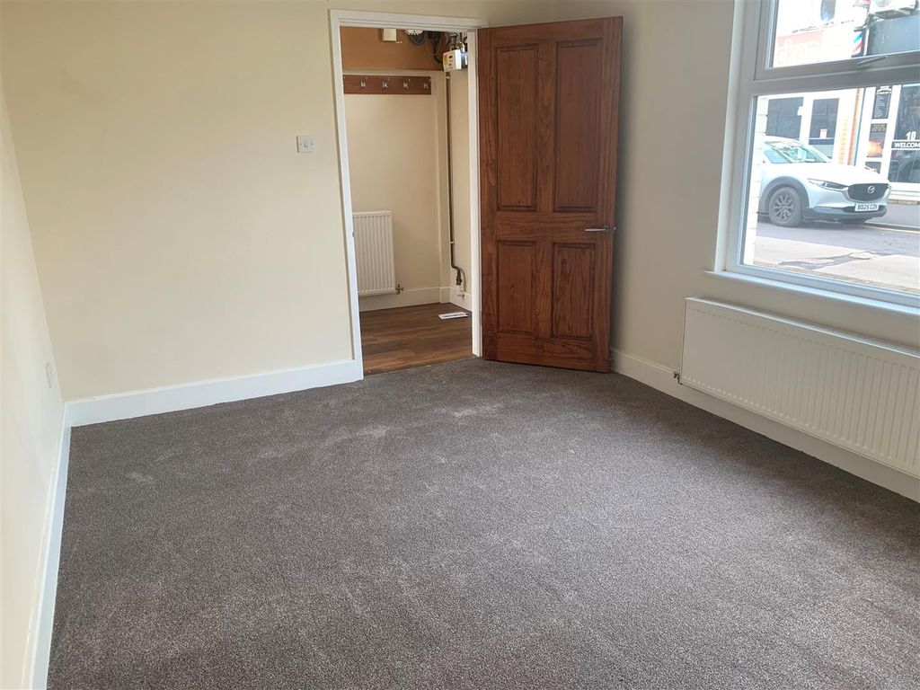 Property photo 3 of 16 Lounge.Jpg