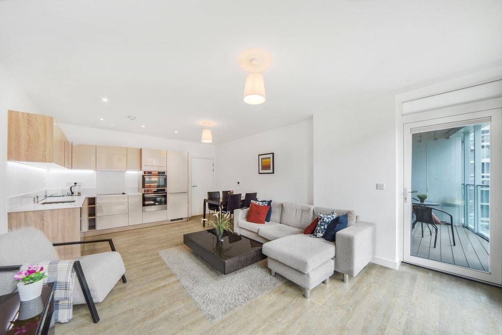 Property photo 3 of 12 Cable Walk, Greenwic