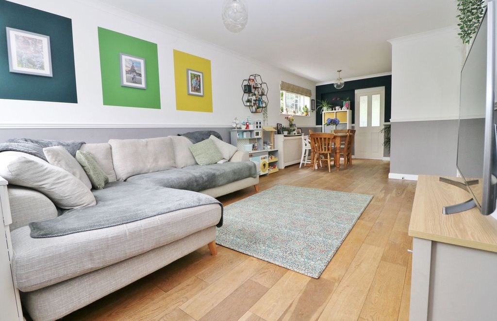 Property photo 2 of 17