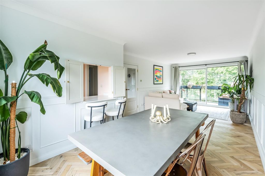 Property photo 1 of 24 8-Oakleigh-Court-19.Jpg