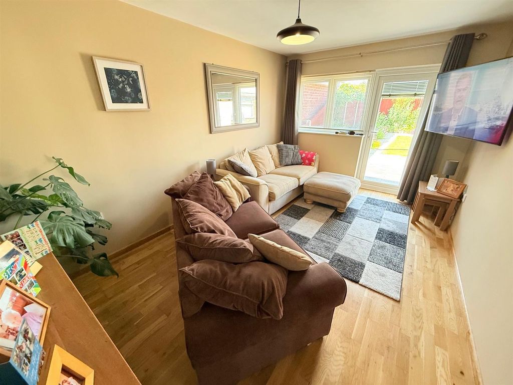 Property photo 3 of 17 Living Room