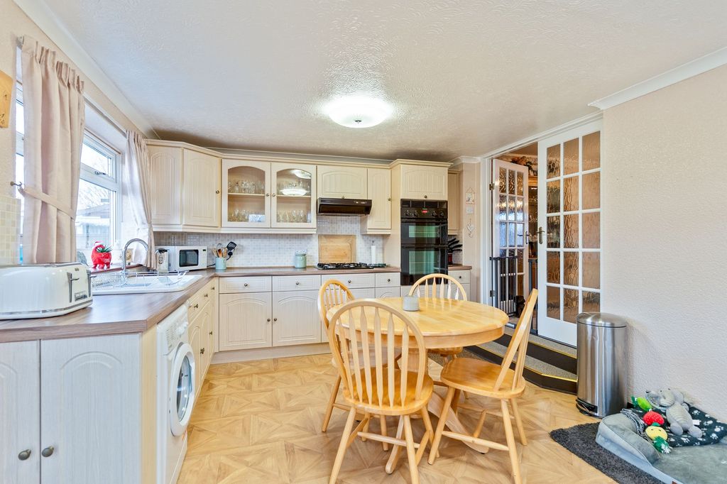 Property photo 3 of 18