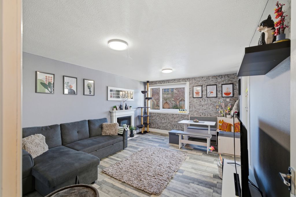 Property photo 2 of 21 Property Image 2