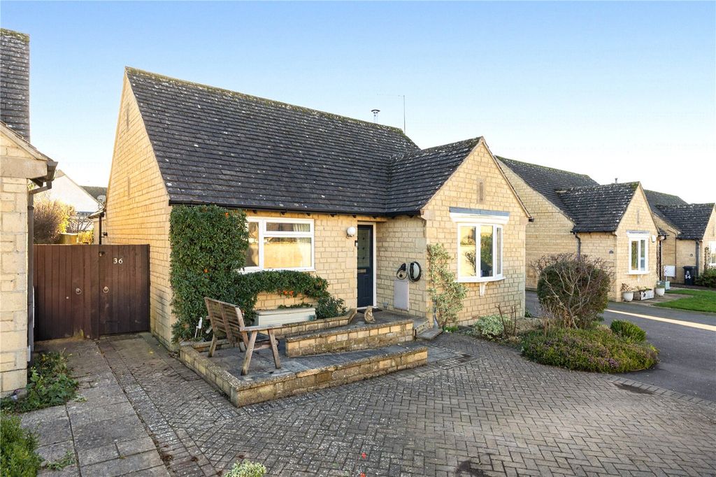 Property photo 1 of 12 36 Park Farm