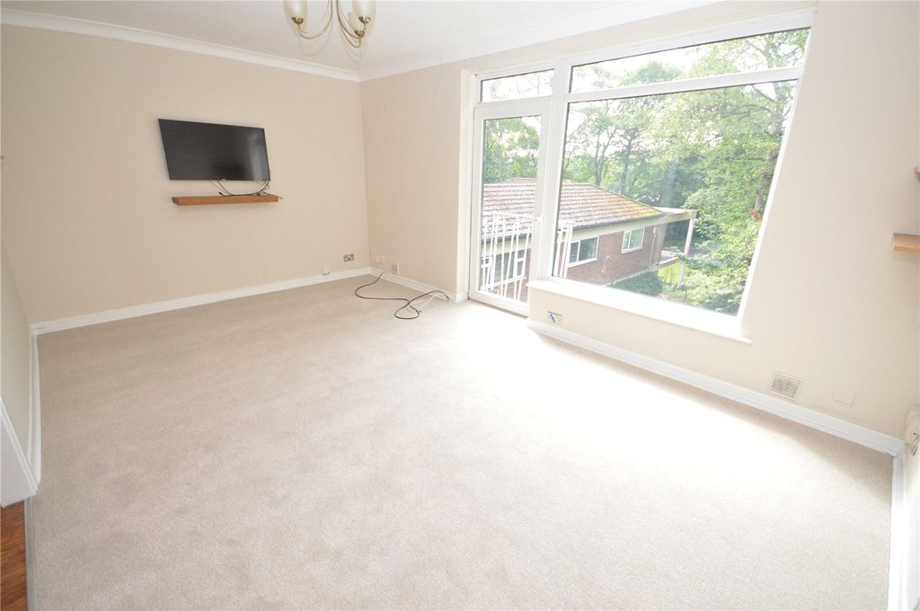 Property photo 3 of 8 Picture No. 06