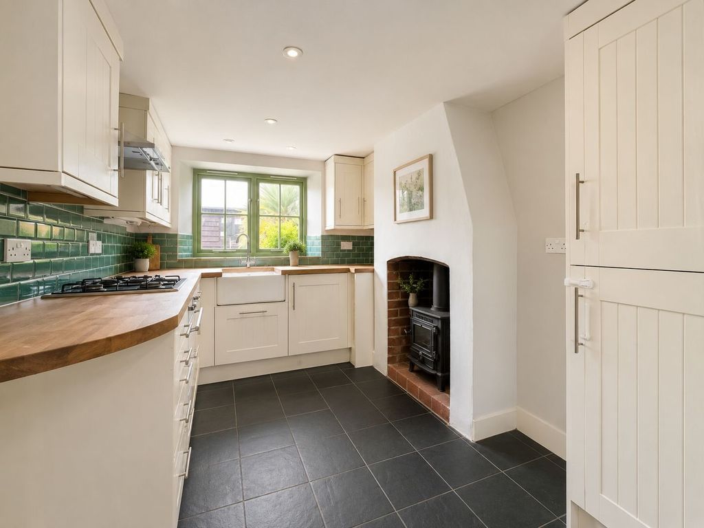Property photo 2 of 12 Kitchen