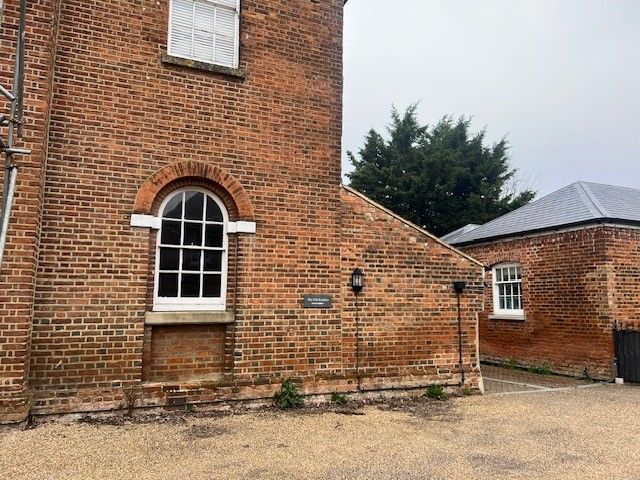 Property photo 1 of 6 Exterior