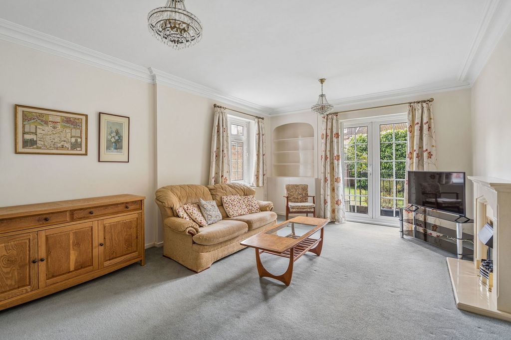 Property photo 2 of 11