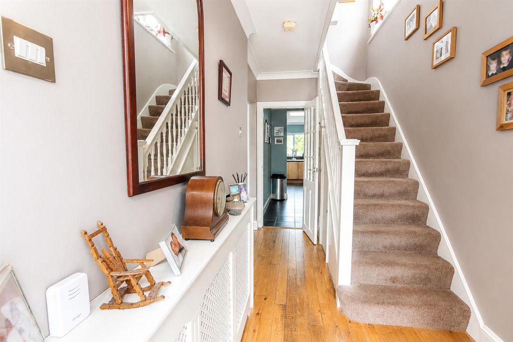 Property photo 3 of 20 Hall.Jpg