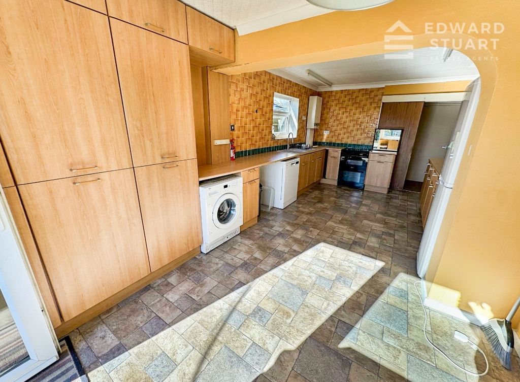 Property photo 3 of 12 Gallery
