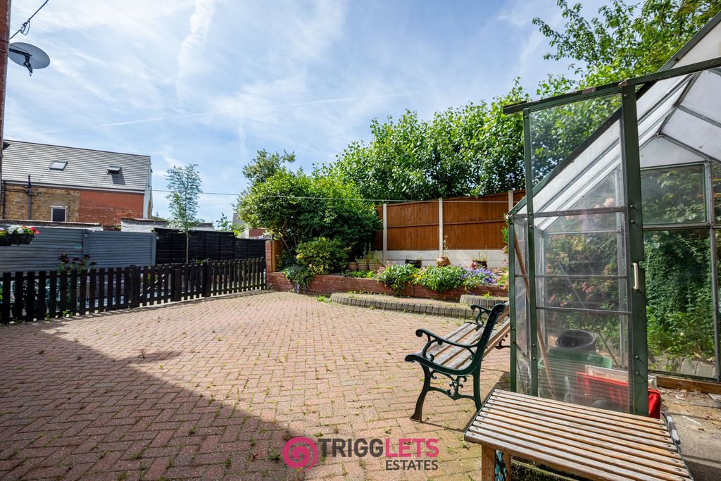 Property photo 3 of 23