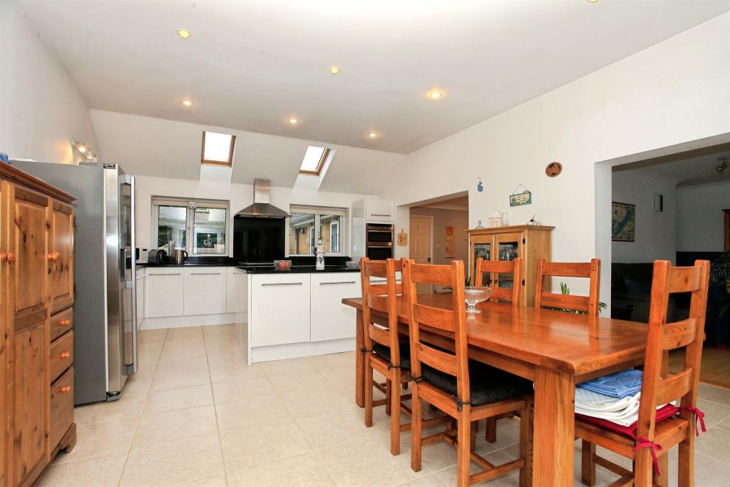 Property photo 1 of 26 Kitchen / Breakfast Room