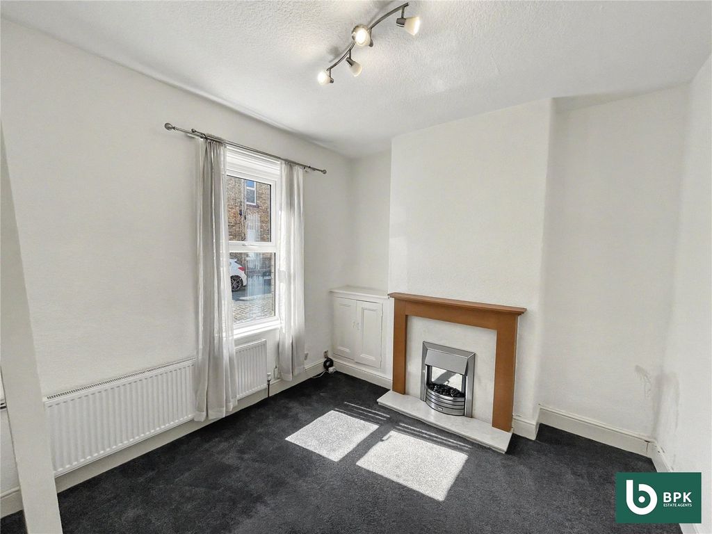 Property photo 2 of 10 Picture No. 06