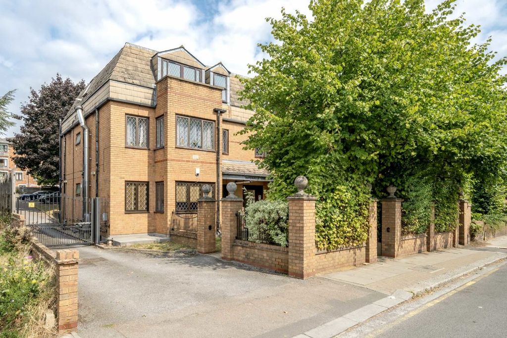 Property photo 1 of 9