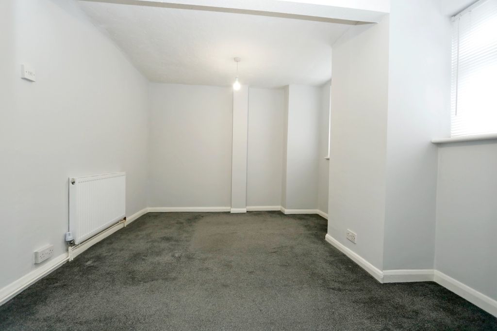 Property photo 2 of 8 4991711