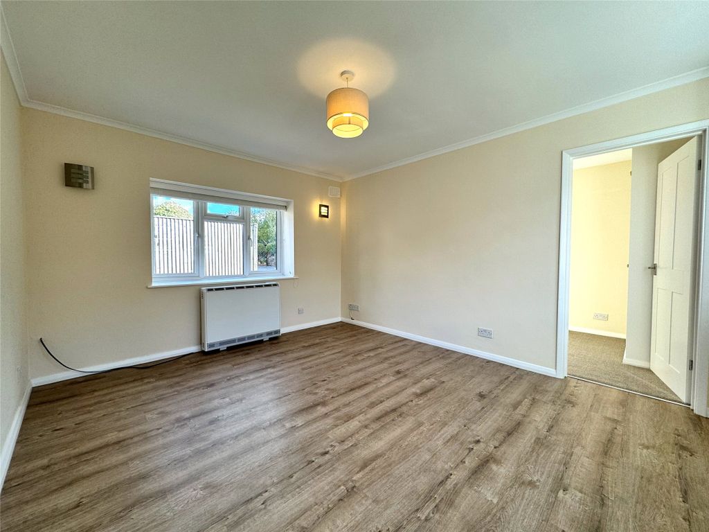 Property photo 3 of 16 Picture No. 32