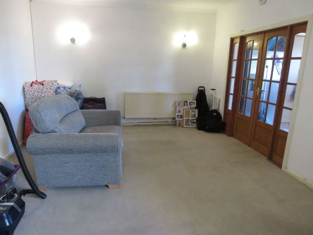 Property photo 2 of 34