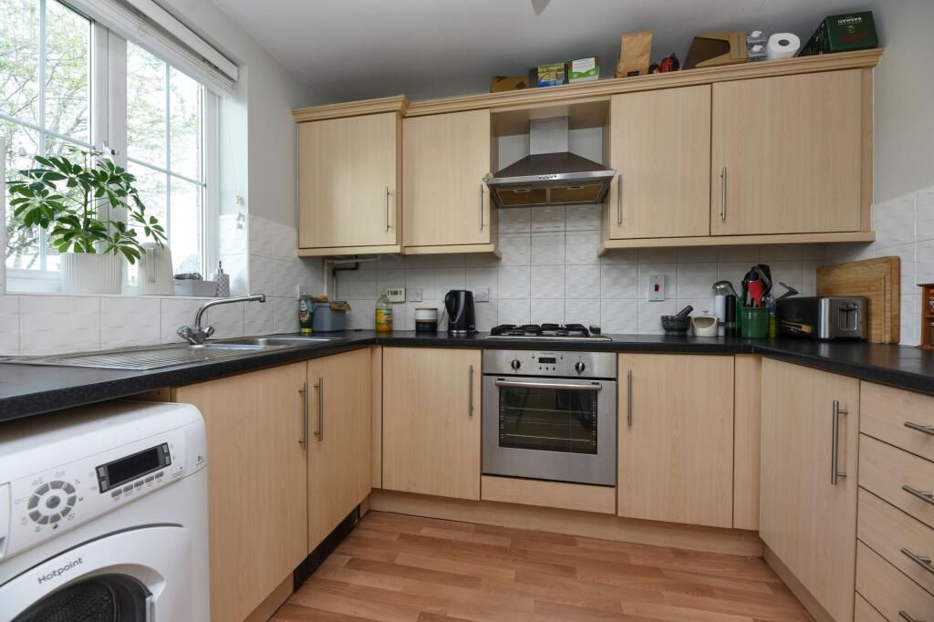 Property photo 2 of 11 Kitchen