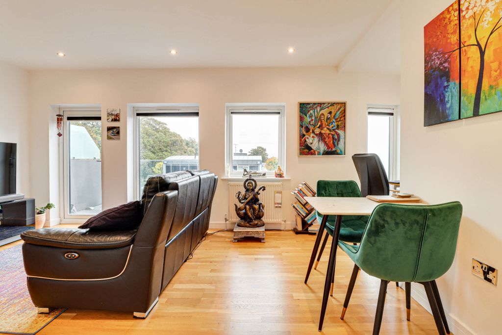 Property photo 2 of 21 Living Room