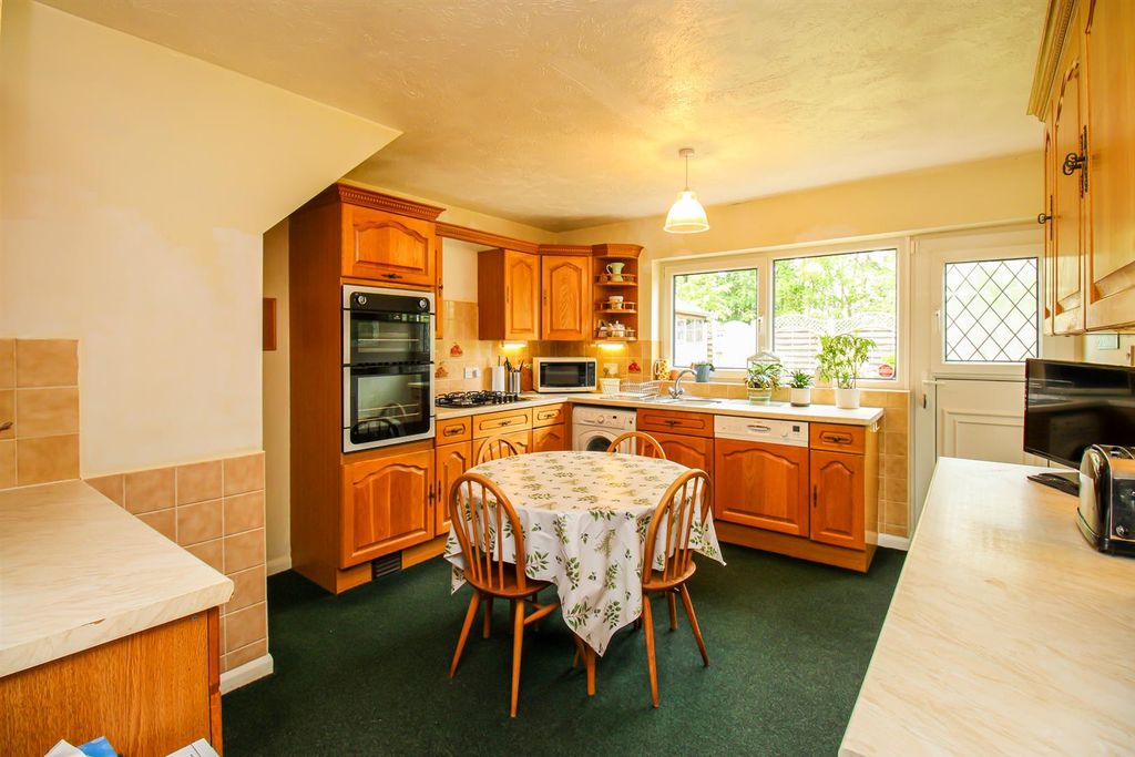 Property photo 3 of 16 Kitchen/Breakfast Room