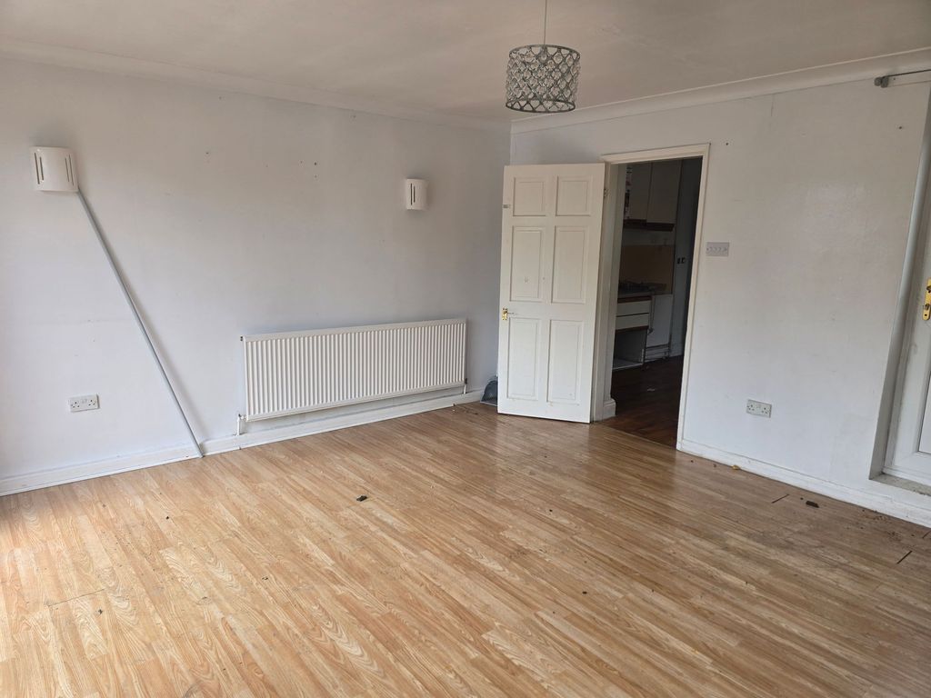 Additional image 6 of 2 bed flat for saleDoncaster Road, Scunthorpe DN15