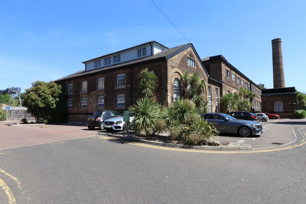 Property photo 1 of 12 External