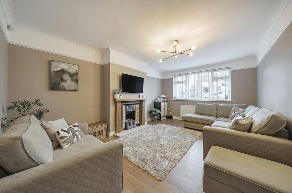 Property photo 2 of 22 1381174-7-69132E14A999d.Jpg