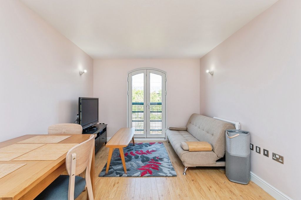 Property photo 1 of 24 Lounge/Diner