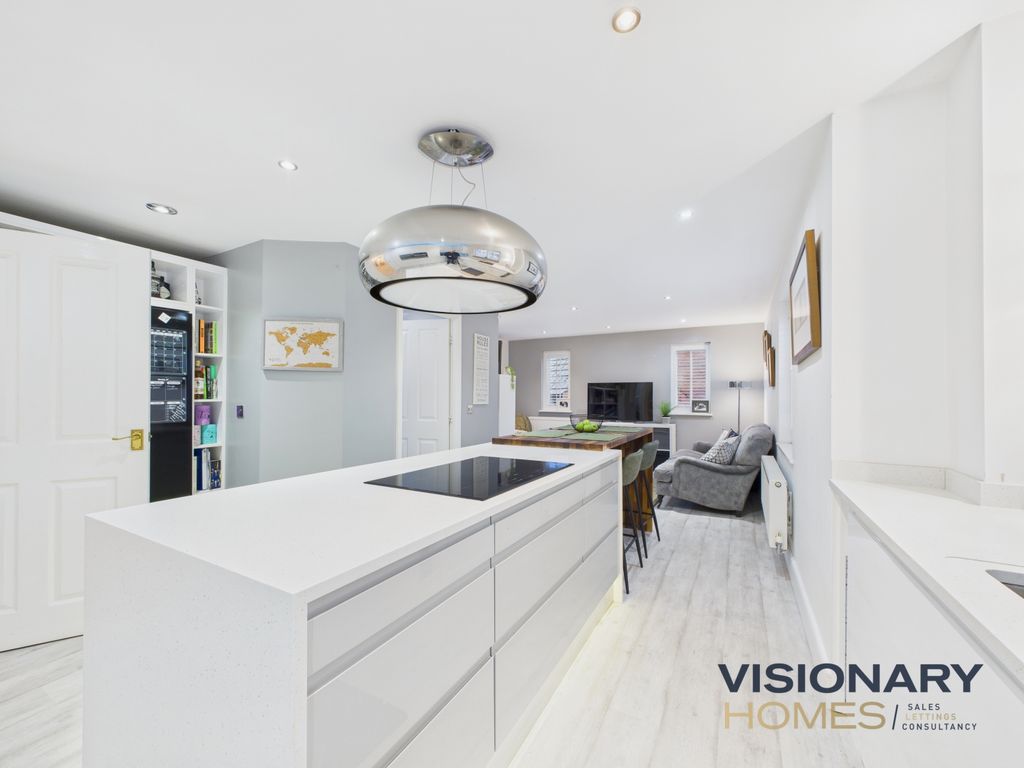 Property photo 1 of 19 Kitchen 1