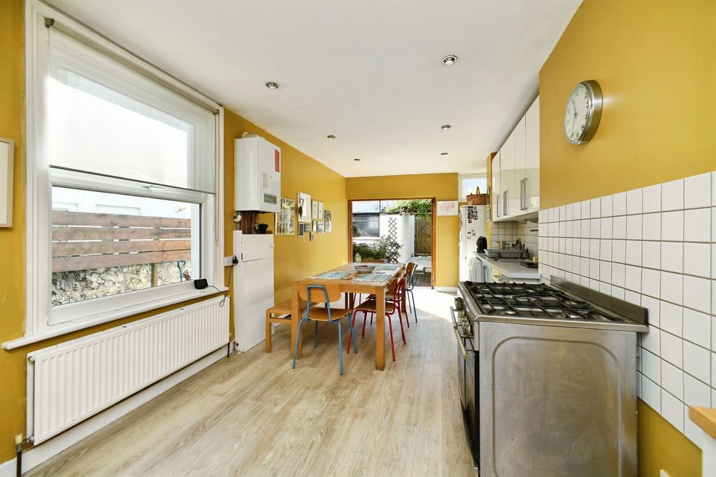 Property photo 3 of 17