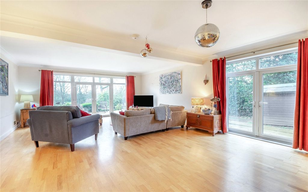 Property photo 3 of 21 Sitting Room