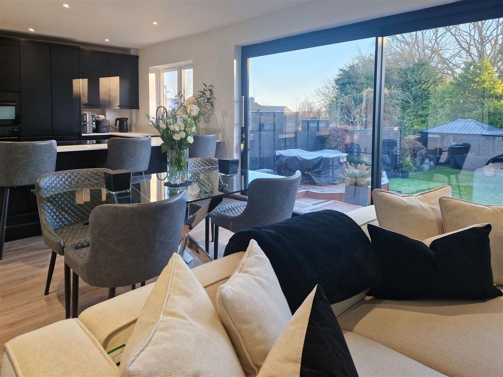 Property photo 2 of 21 Lulworth (9)-2.Jpg