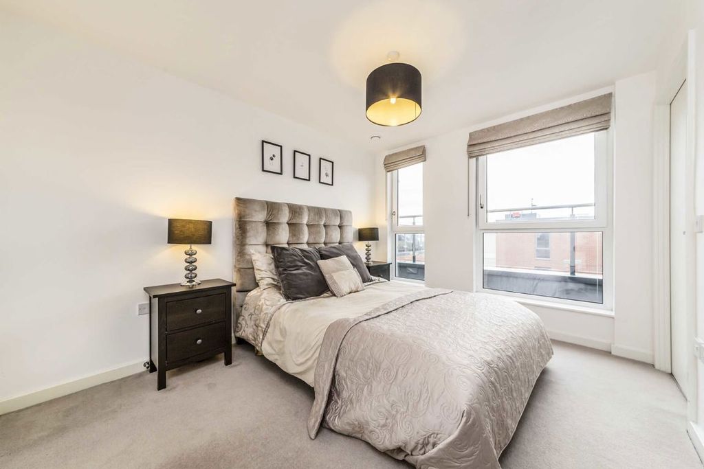 Additional image 5 of 3 bed flat for saleHigh Street, Brentford TW8