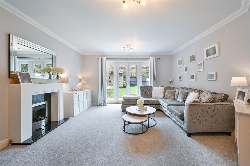 Property photo 3 of 19 Hillside (1).Jpg