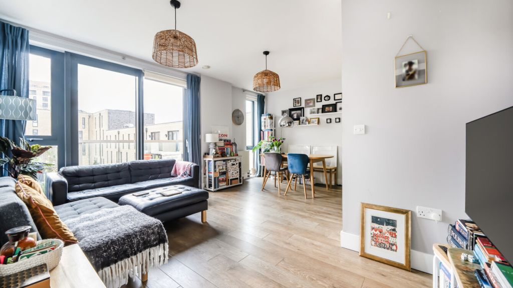 Property photo 2 of 20