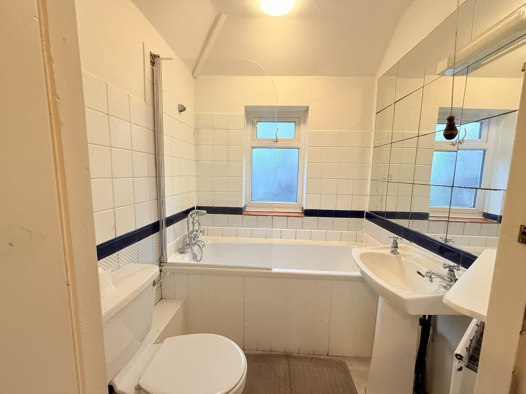 Property photo 3 of 9 Bathroom