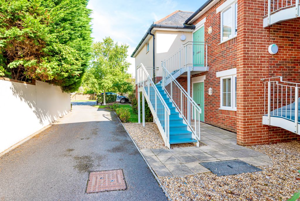 Property photo 1 of 9 893833 (10)