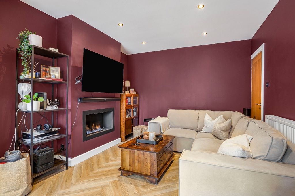 Property photo 3 of 22 Snug