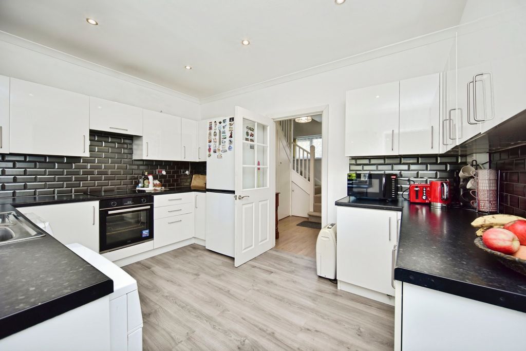 Property photo 2 of 16 Kitchen