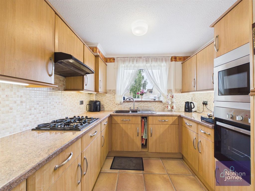 Property photo 2 of 21 Kitchen