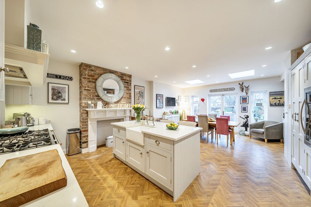 Property photo 3 of 22 1397931-12-69664B...