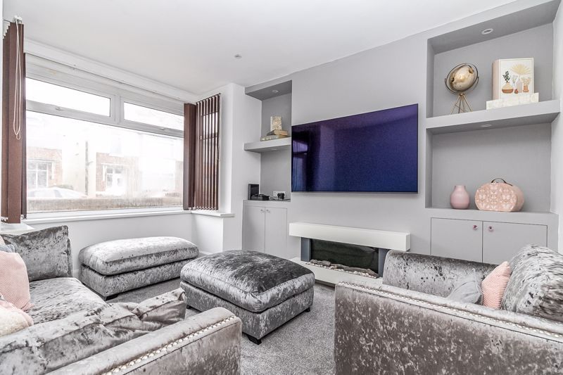 Property photo 3 of 19 .