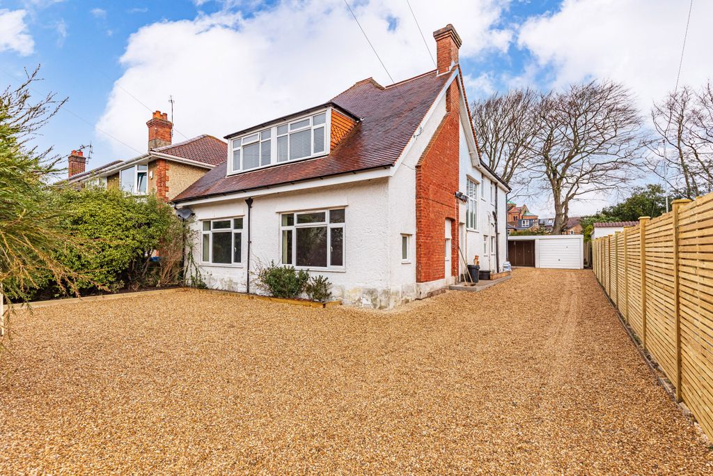 Property photo 1 of 16 Parkstone Avenue 346A5502