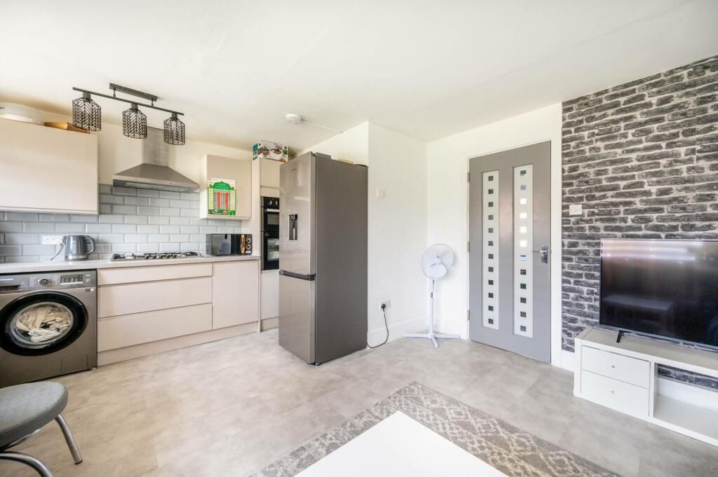 Property photo 3 of 5