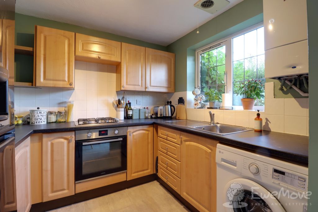 Property photo 2 of 17 Fitted Kitchen