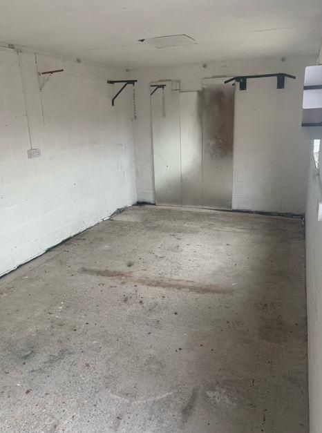 Property photo 2 of 10 Garage