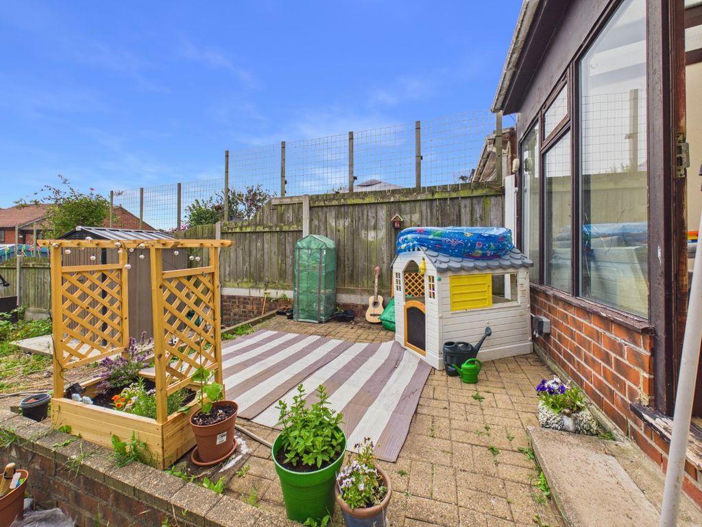 Property photo 2 of 12 5202812