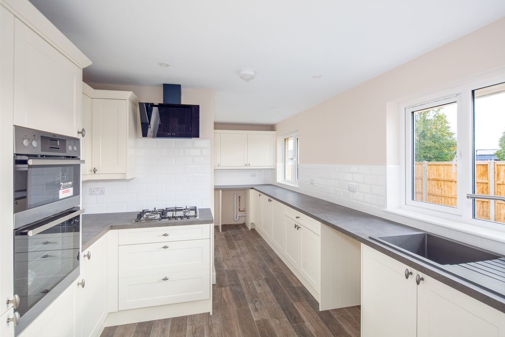 Property photo 3 of 16 Refitted Kitchen